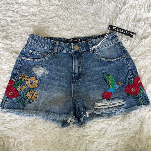 Design Lab Lord & Taylor Pants - Design Lab Distressed Embroidered Denim Shorts 26